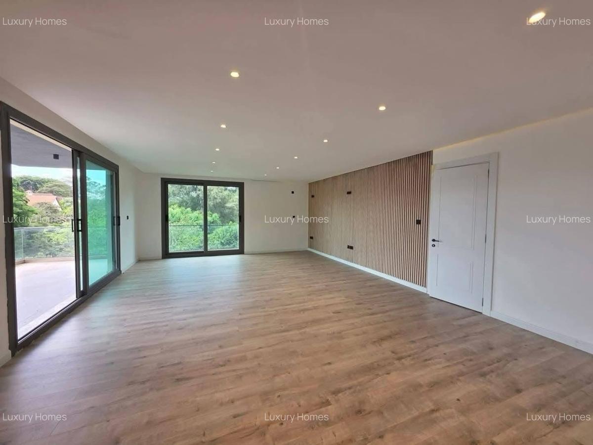 5 Bed Villa with En Suite in Lavington - 6