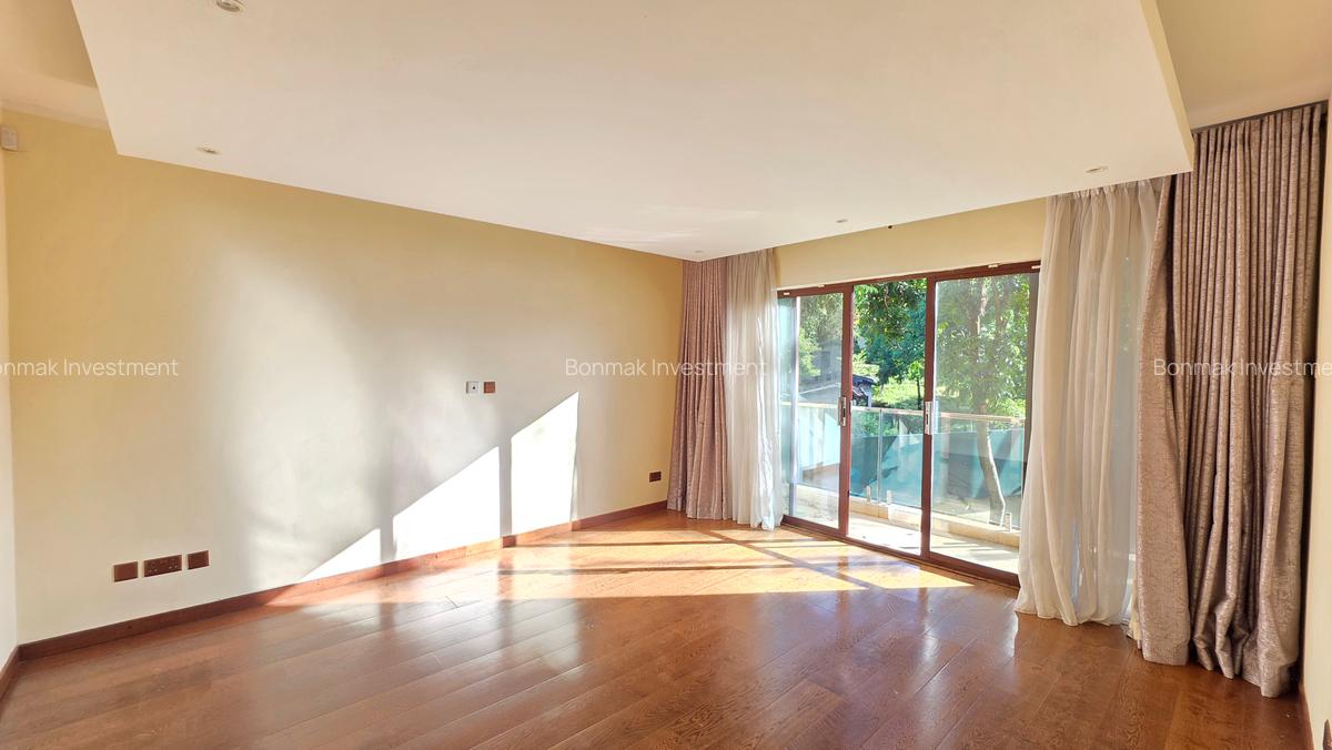 5 Bed Townhouse with En Suite at Lavington Green - 7