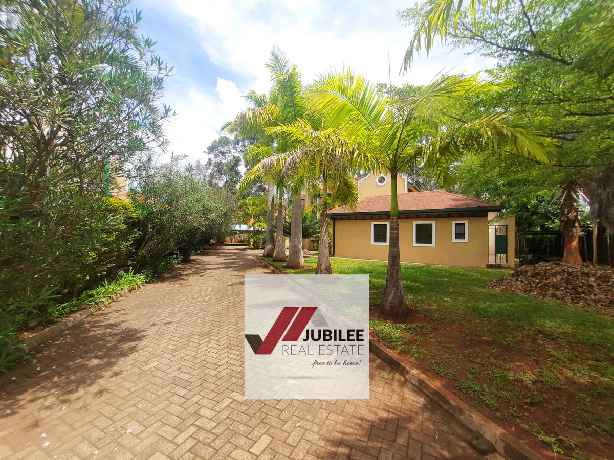 5 Bed Villa with En Suite in Runda - 4