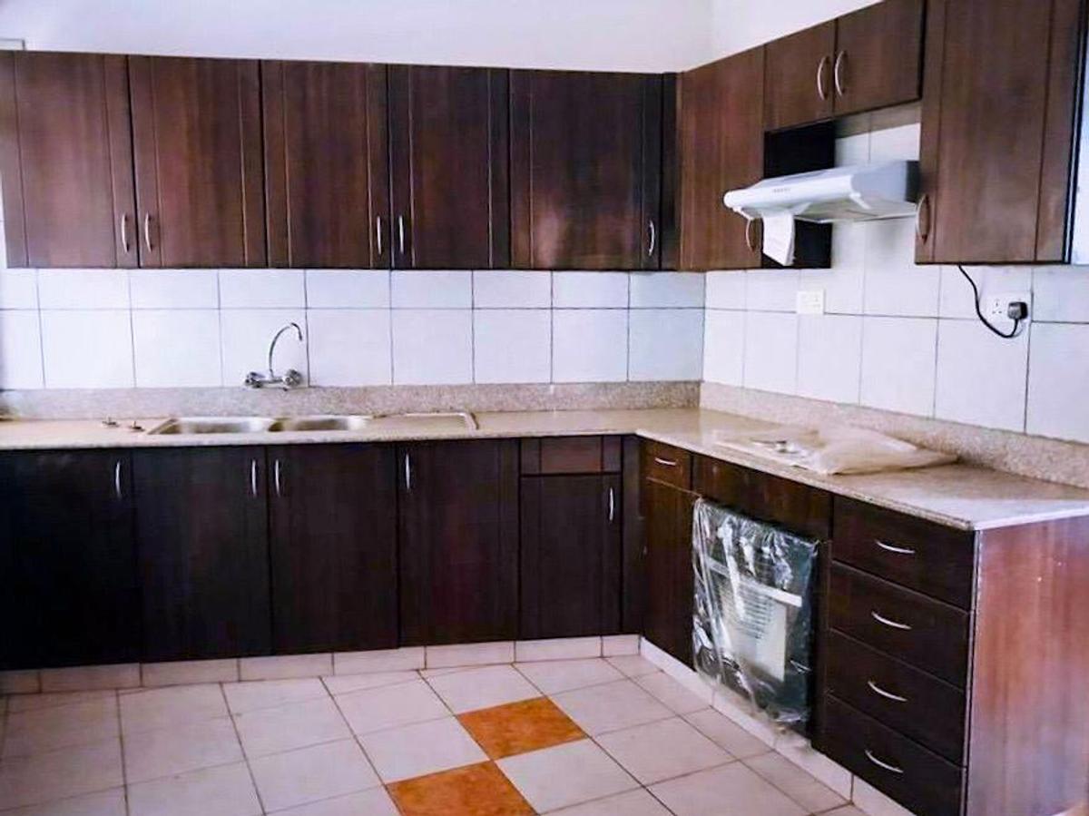 Serviced 2 Bed Apartment with En Suite in Kilimani - 3