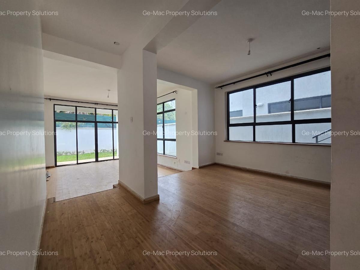 5 Bed Townhouse with En Suite in Lavington - 12