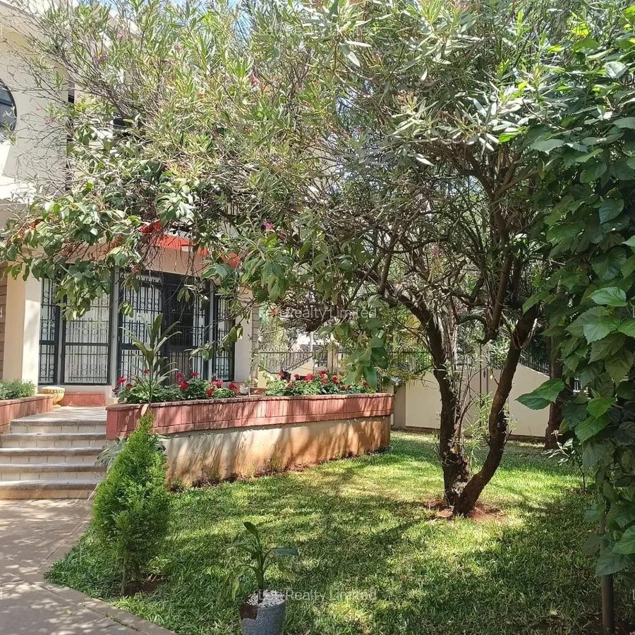5 Bed Townhouse with En Suite in Lavington - 3