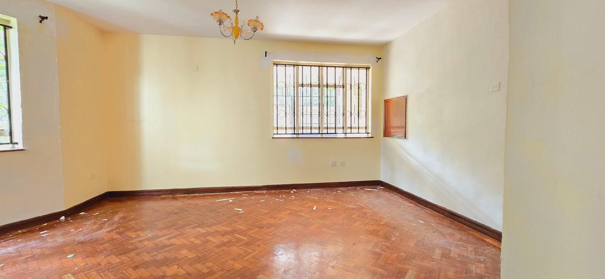 5 Bed Townhouse with En Suite at Lavington - 5