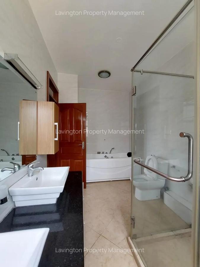 5 Bed House with En Suite at Lavington Green - 13