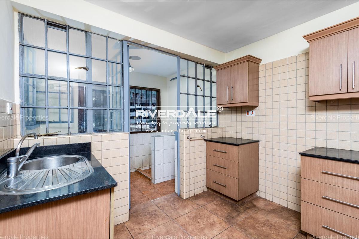 2 Bed Apartment with En Suite in Westlands Area - 8