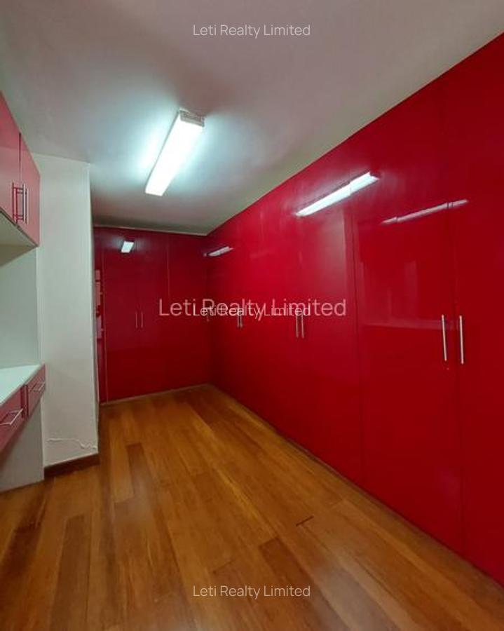 5 Bed Townhouse with En Suite in Lavington - 10