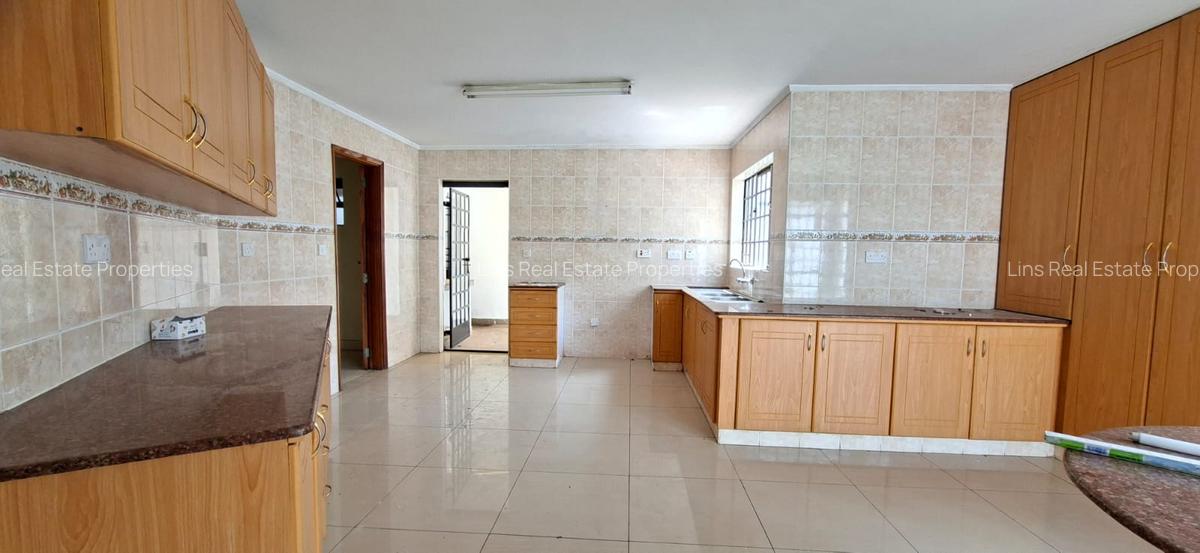 4 Bed Townhouse with En Suite in Spring Valley - 5