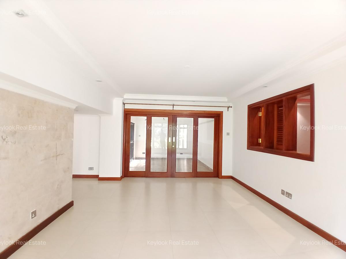 5 Bed Townhouse with En Suite at Lavington - 4
