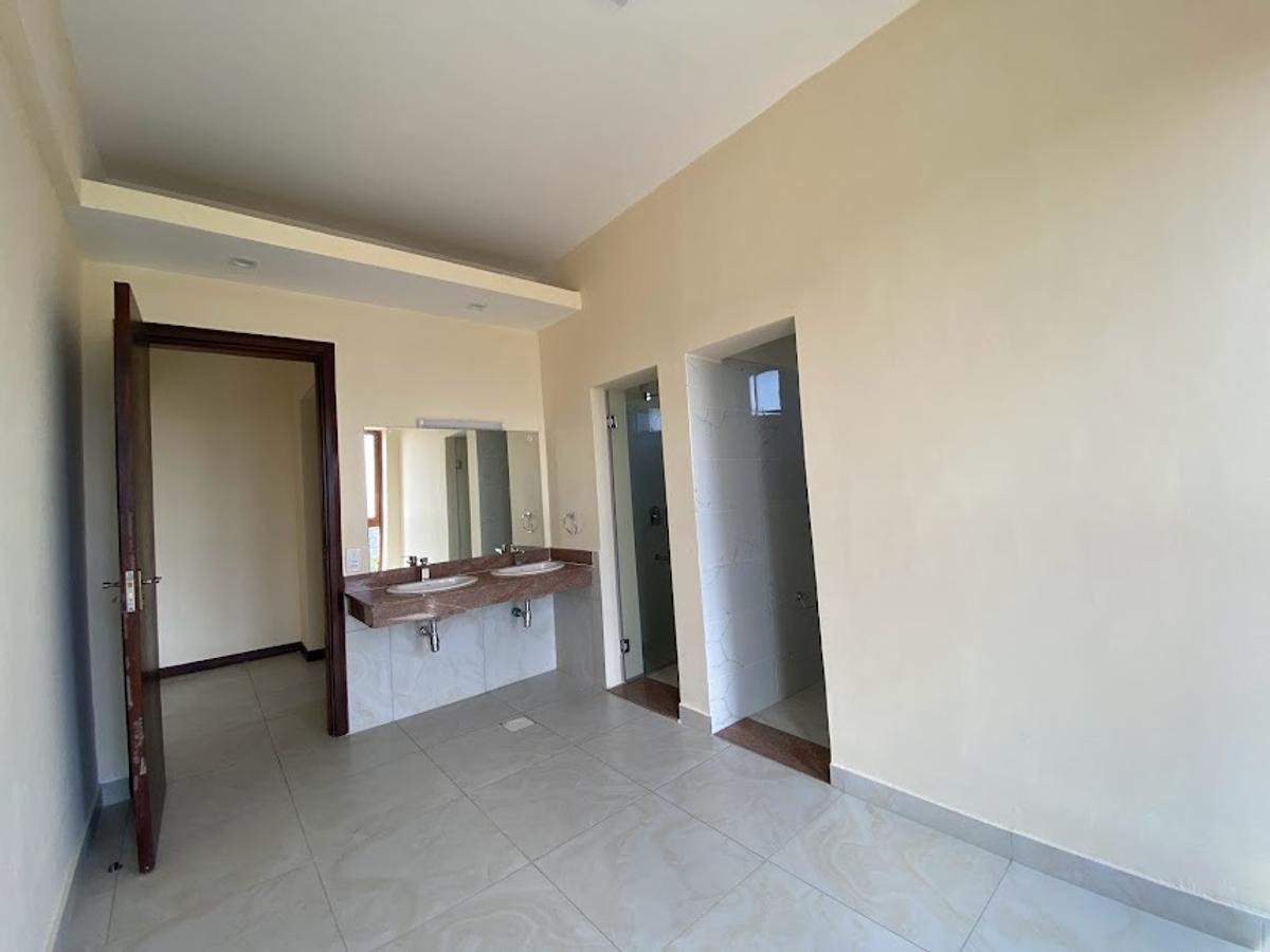 5 Bed Apartment with En Suite at Lavington - 18