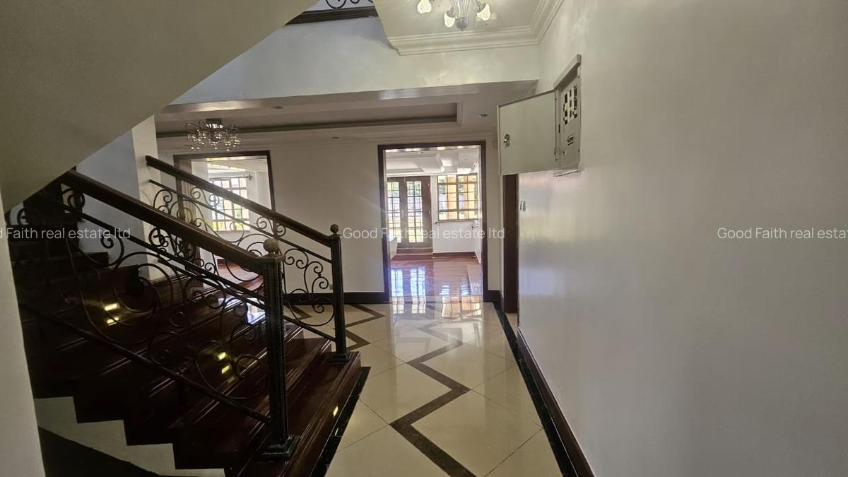 5 Bed House with En Suite in Runda - 8