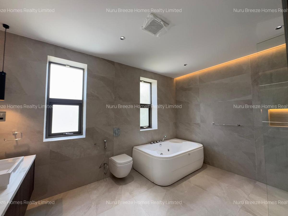 5 Bed Townhouse with En Suite in Karen - 10