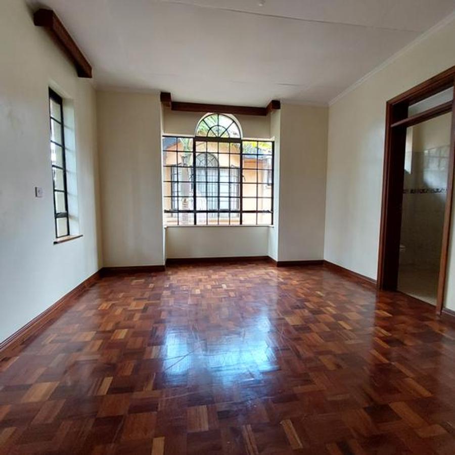 5 Bed Townhouse with En Suite at Lavington - 11