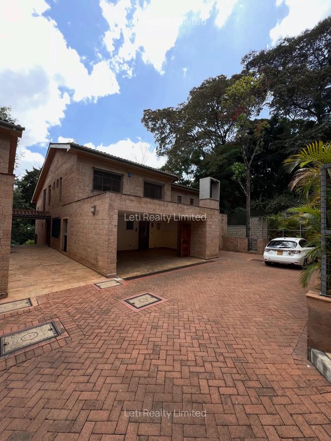 5 Bed Townhouse with En Suite in Lavington - 1