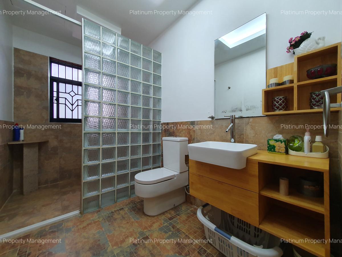 5 Bed Villa with En Suite in Kyuna - 19