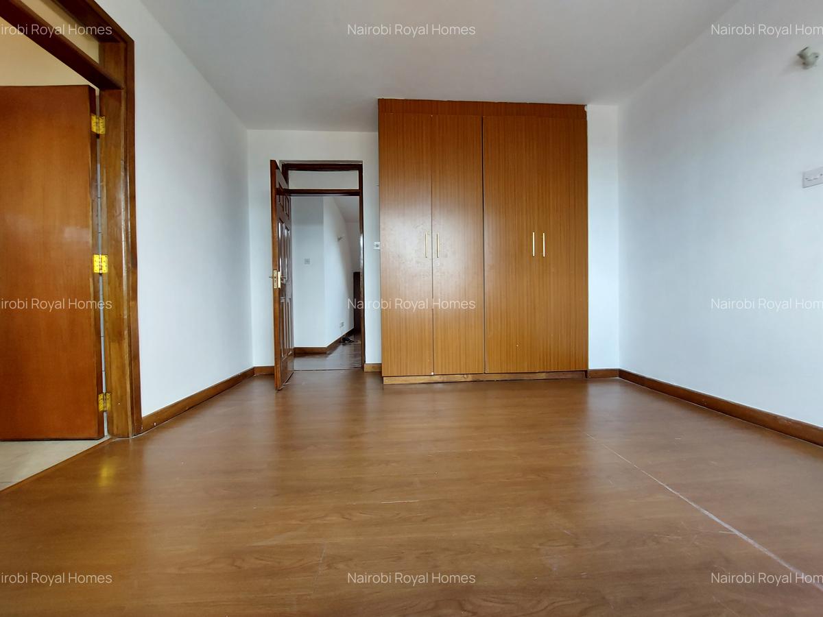 5 Bed Townhouse with En Suite at Lavington Lane - 14