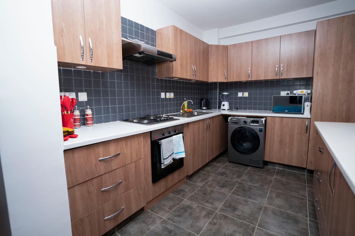 Serviced 2 Bed Apartment with En Suite at Kitale Lane - 5