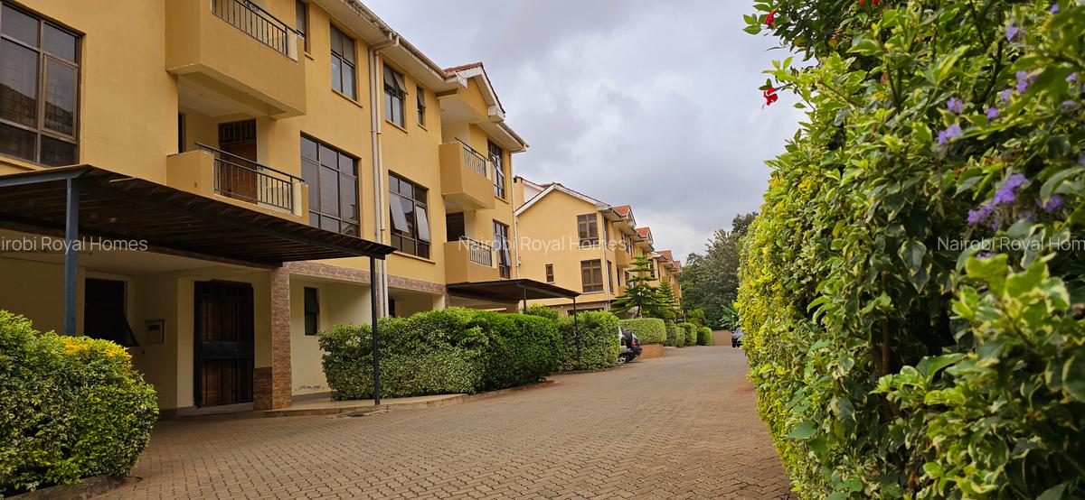 5 Bed Townhouse with En Suite at Lavington Green - 4