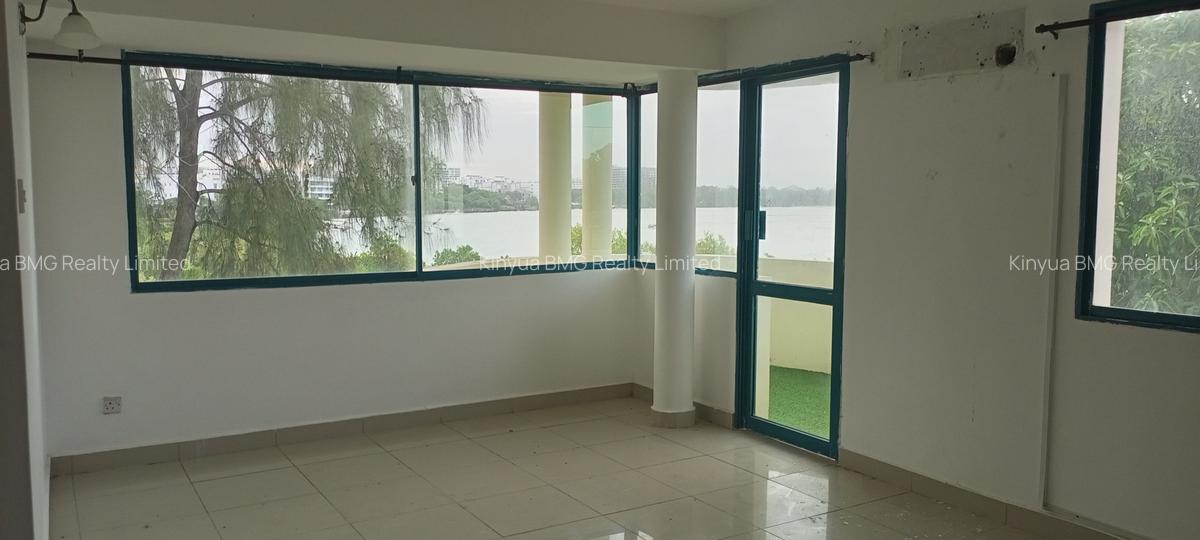 3 Bed Apartment with En Suite at 1 St Avenue - 3