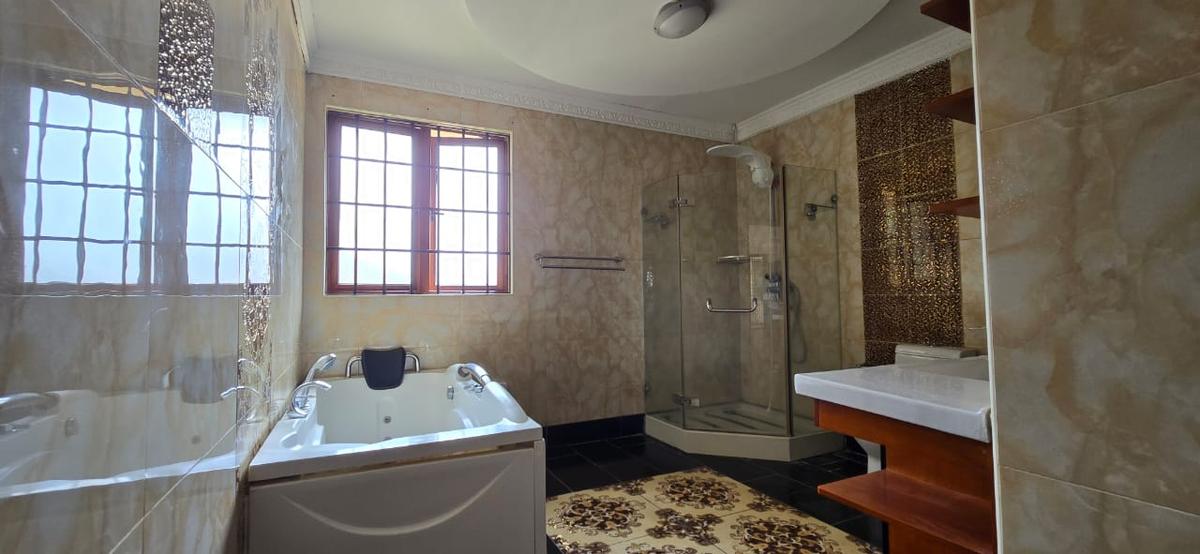 5 Bed House with En Suite in Runda - 8