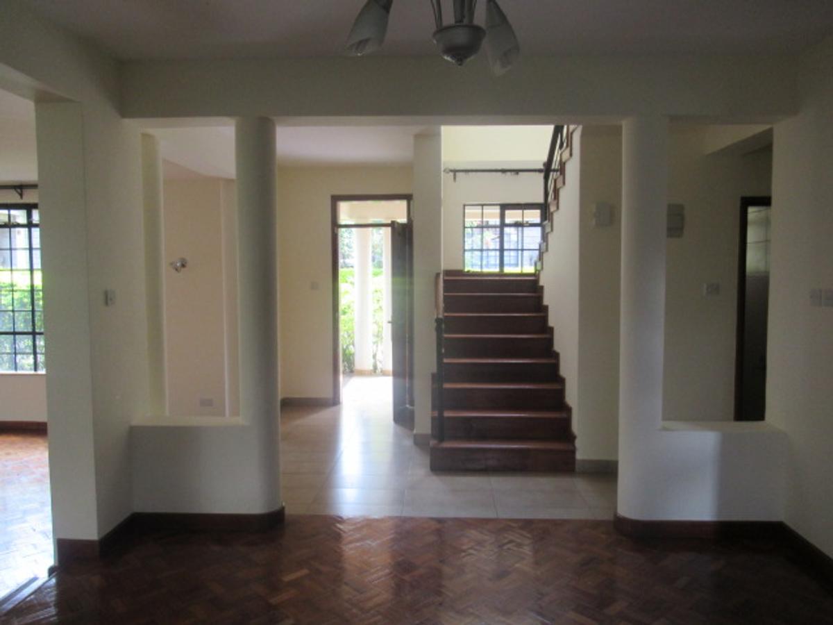 4 Bed Townhouse with En Suite at Lavington - 8