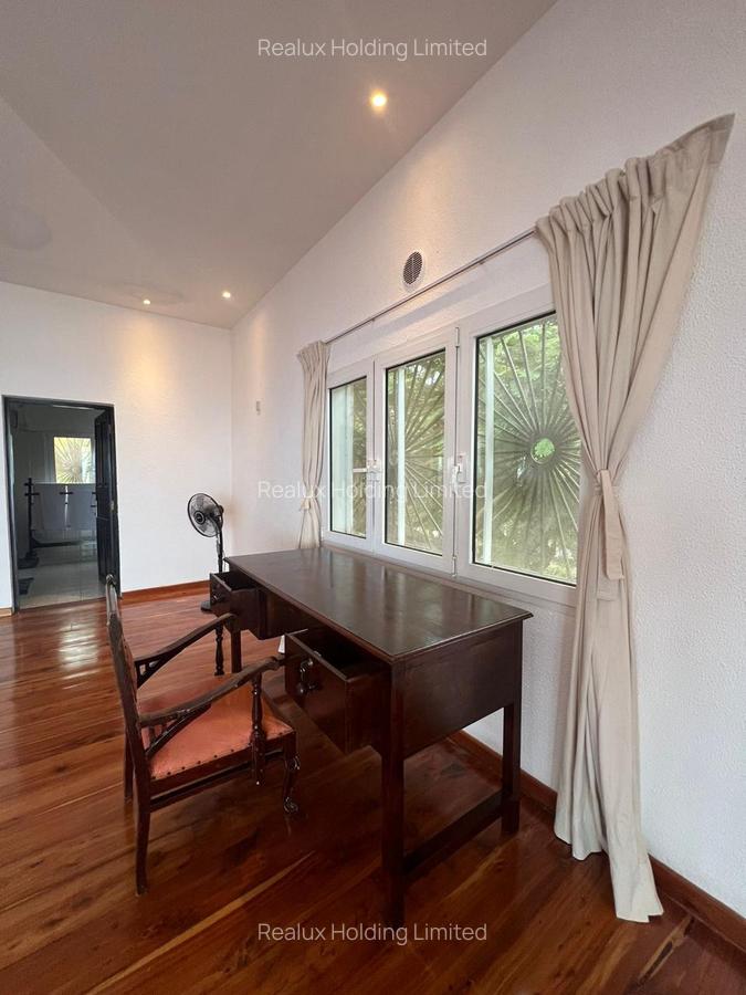 5 Bed House with En Suite in Malindi - 12