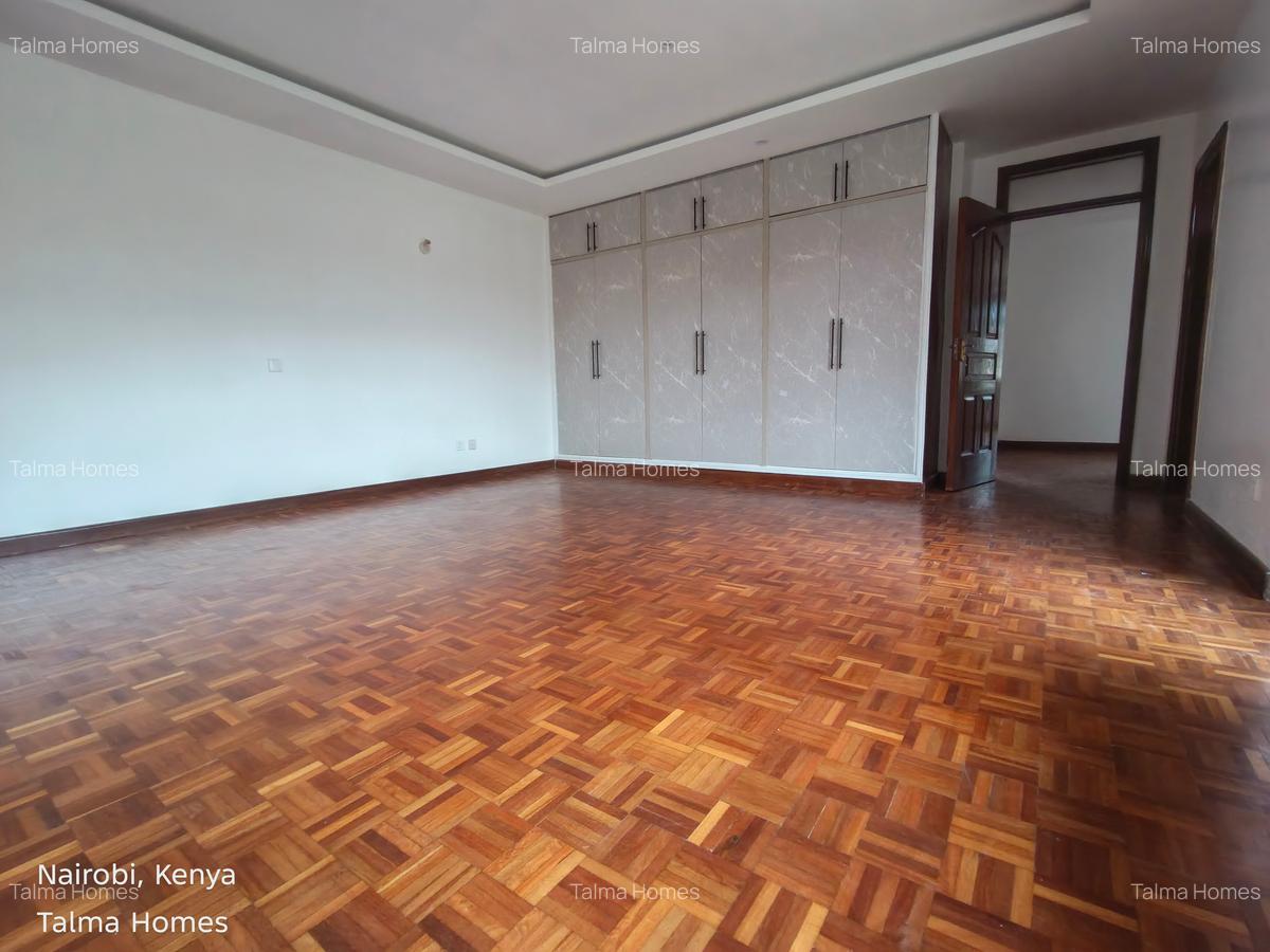 4 Bed Townhouse with En Suite at Lavington - 18