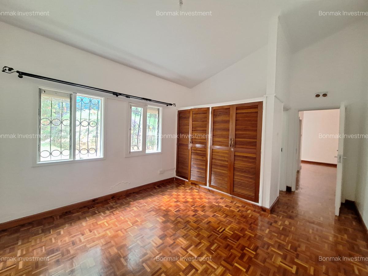 4 Bed House with En Suite at Hill View Close - 12