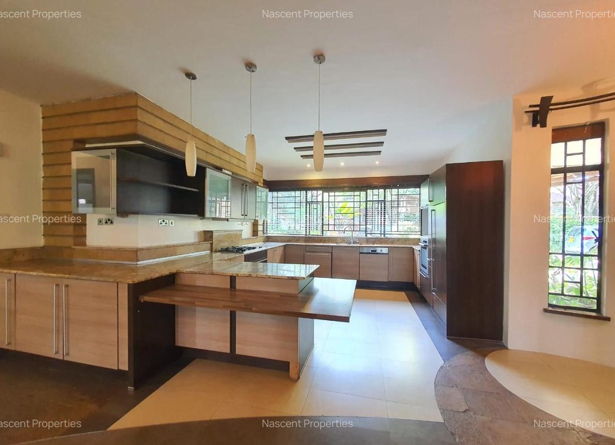 5 Bed Villa with En Suite in Lake View - 6