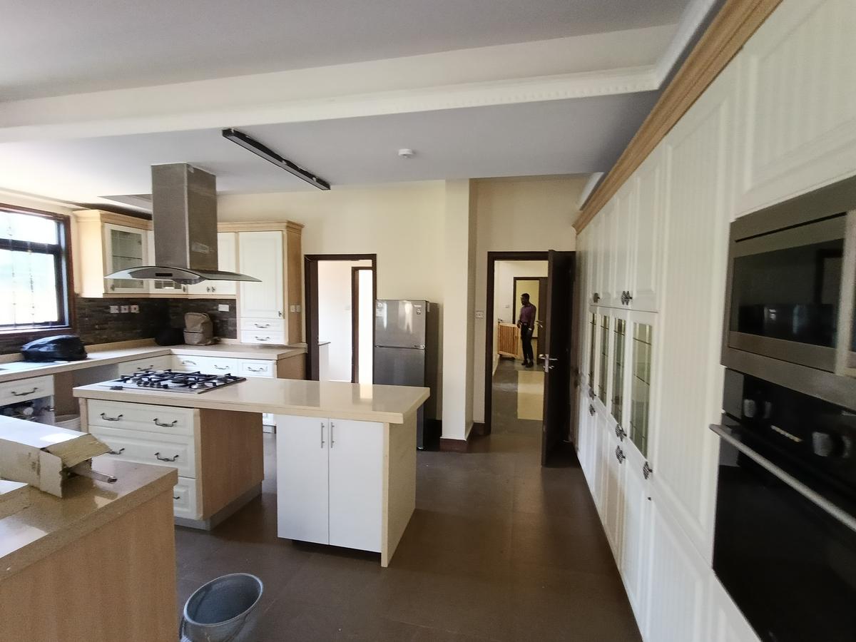 5 Bed Townhouse with En Suite in Lavington - 18