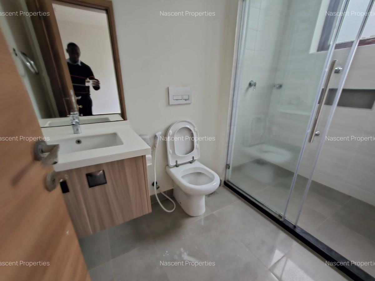 5 Bed Villa with En Suite in Lavington - 19