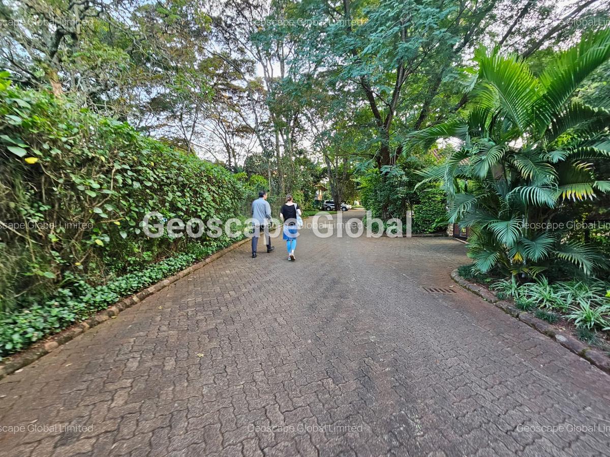 5 Bed Villa with En Suite in Rosslyn - 7