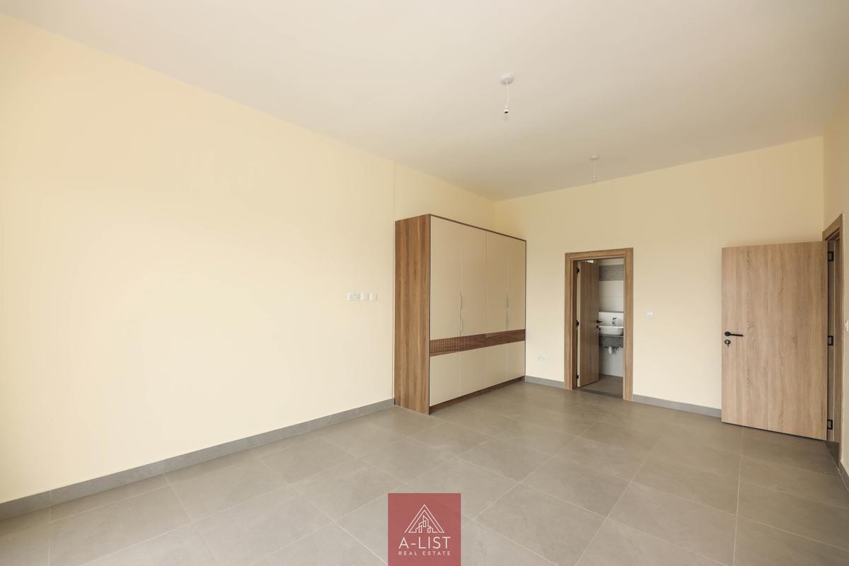 4 Bed Apartment with En Suite at Githuri Road - 3