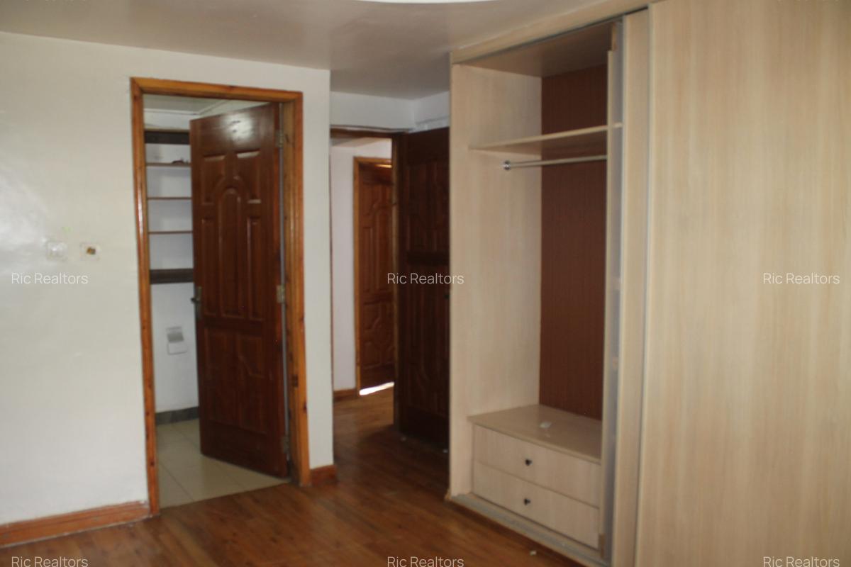 3 Bed House with En Suite at Karen - Fairacres - 17