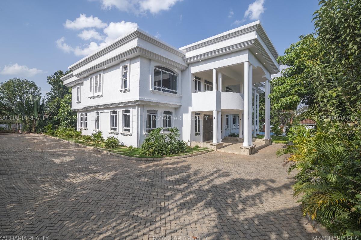 5 Bed Villa with En Suite in Runda - 2