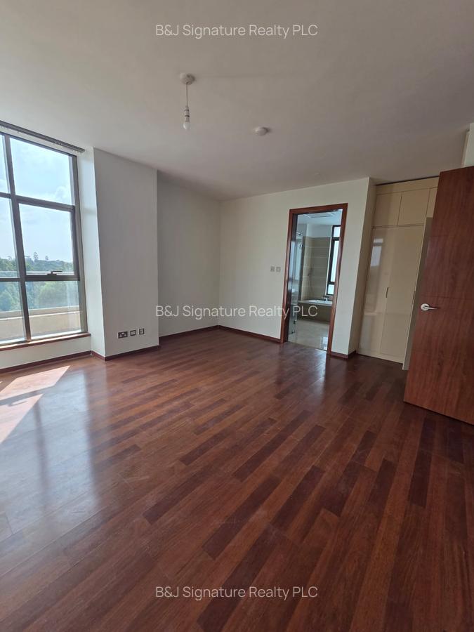 3 Bed Apartment with En Suite in Parklands - 4