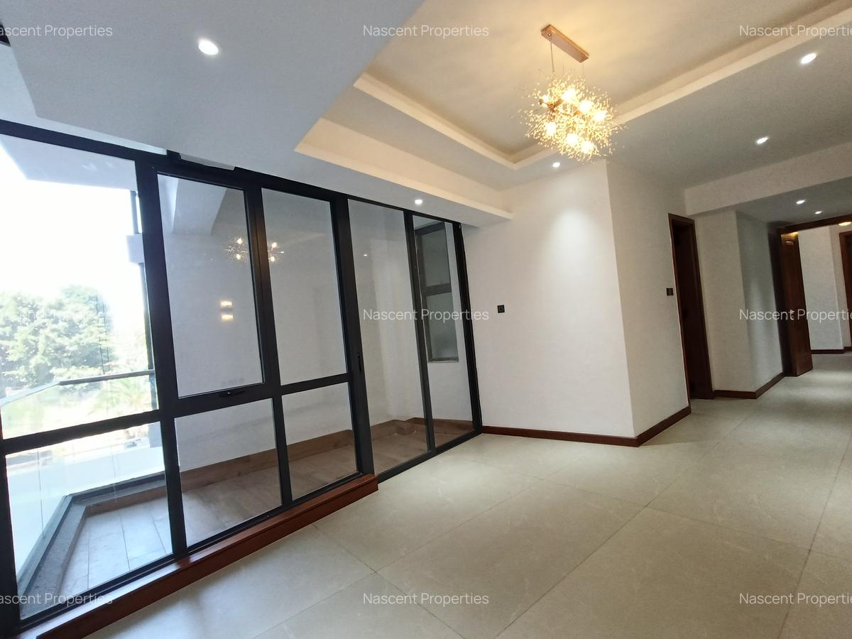 3 Bed Apartment with En Suite in Riverside - 15