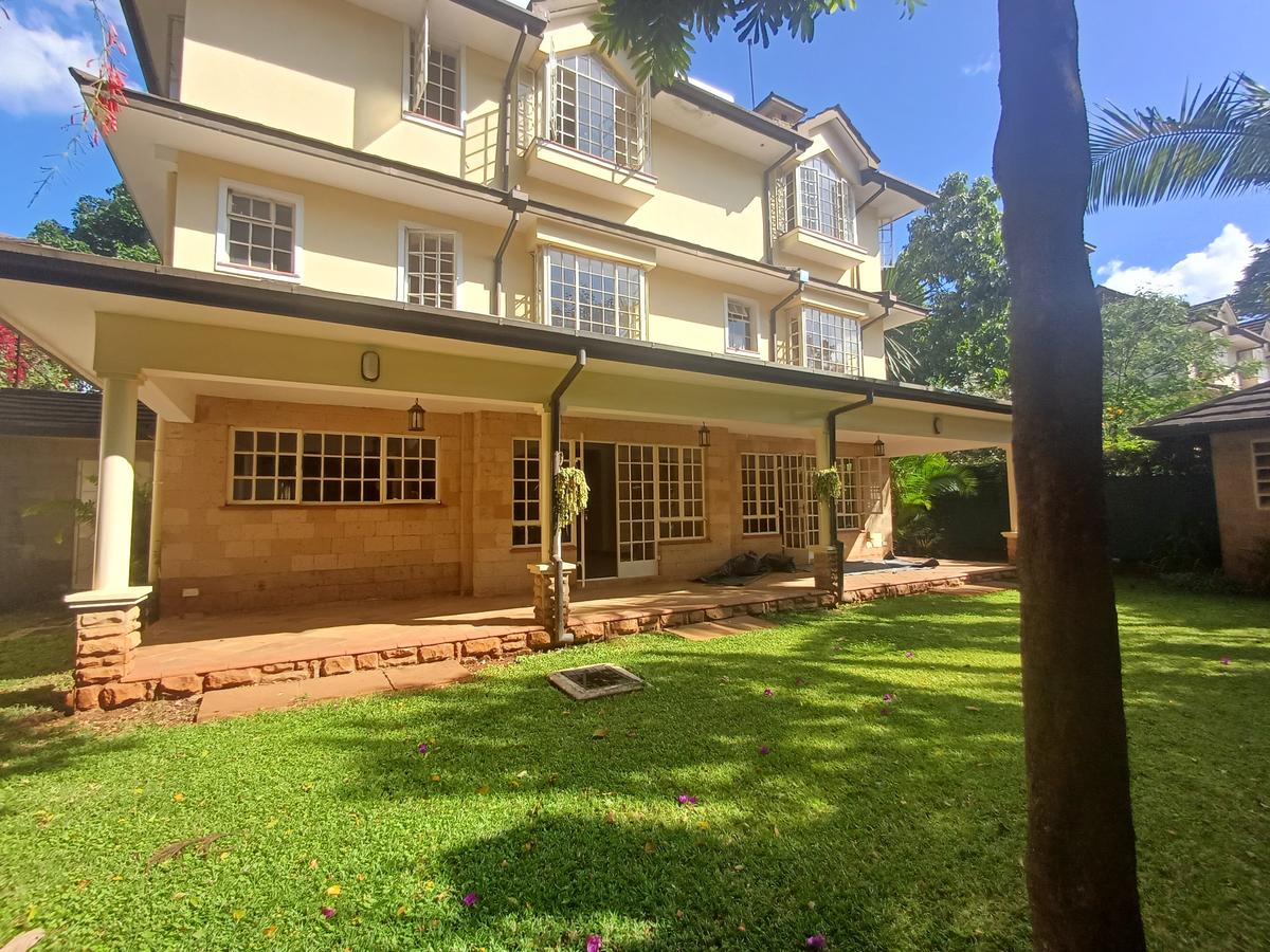 5 Bed Townhouse with En Suite in Lavington - 1