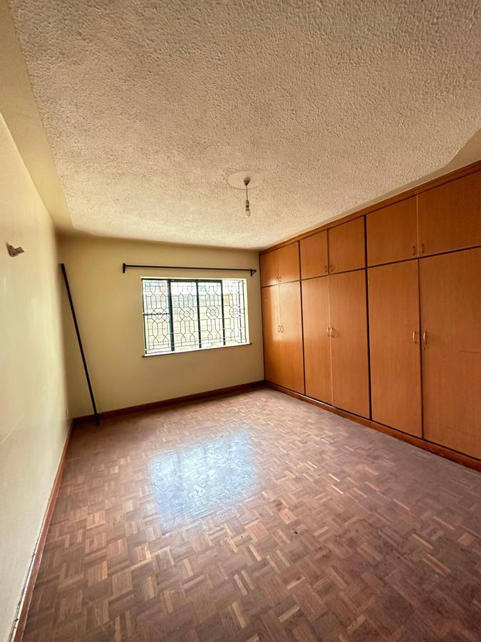 5 Bed Townhouse with En Suite in Lavington - 4