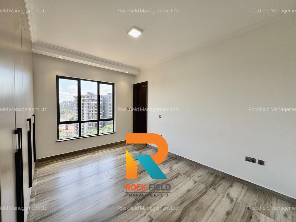 2 Bed Apartment with En Suite in Brookside - 10