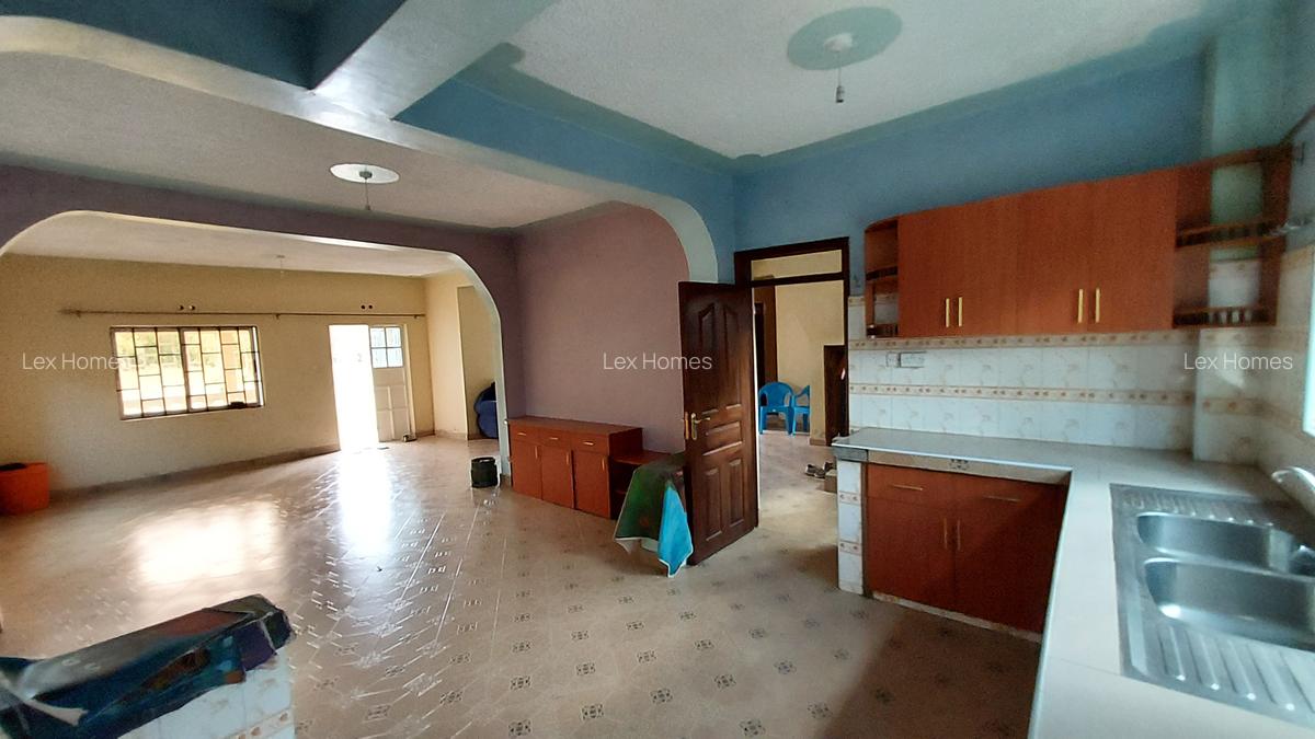 4 Bed Villa with En Suite at Rangau - 8