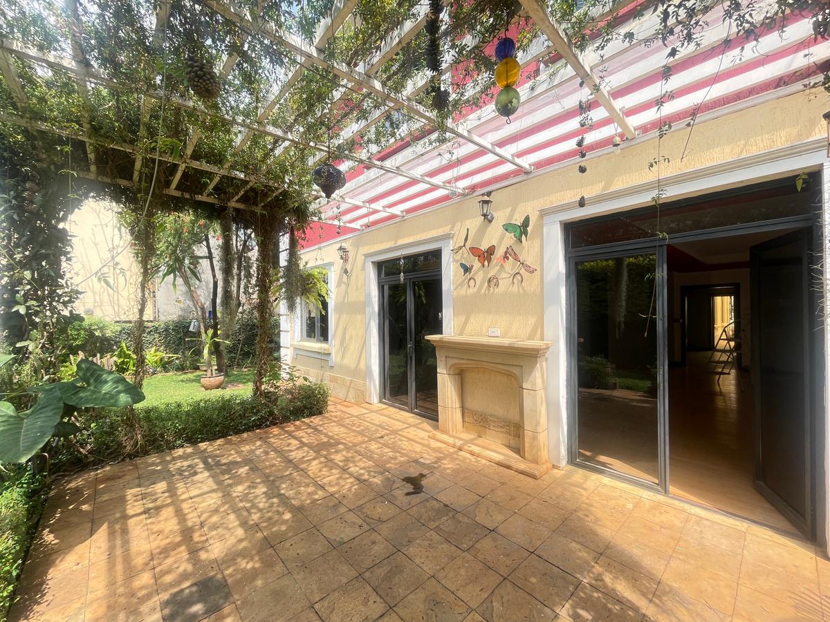 5 Bed Townhouse with En Suite in Lavington - 4