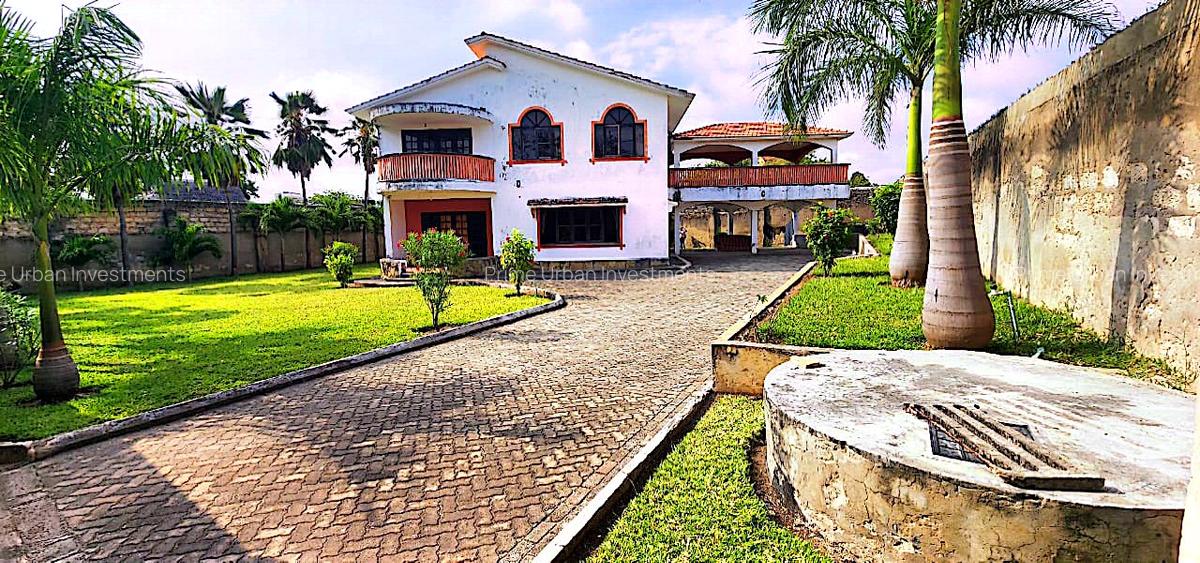 5 Bed House with En Suite at Serena Beach - 2