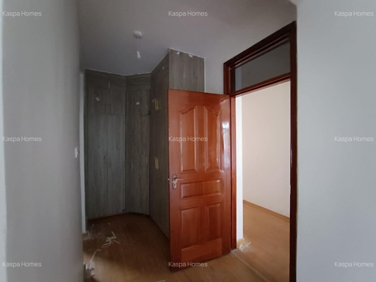 5 Bed House with En Suite in Lavington - 4