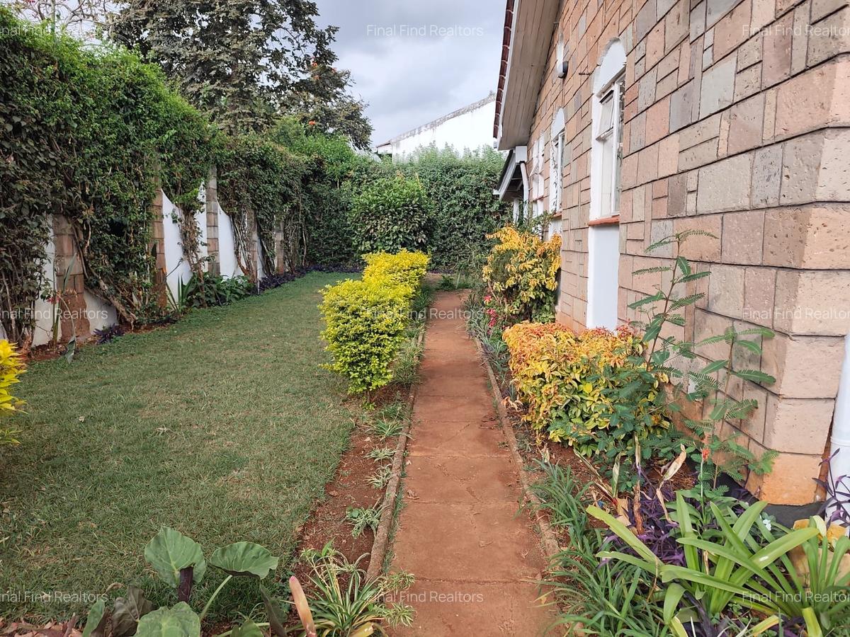 6 Bed House with En Suite in Garden Estate - 11