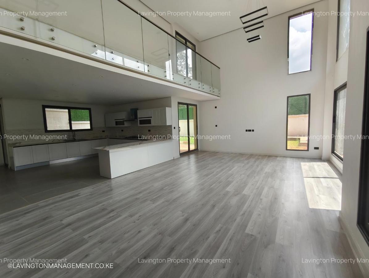 5 Bed Villa with En Suite at Lavington Green - 7