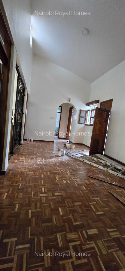 5 Bed House with En Suite at Redhil Close - 12