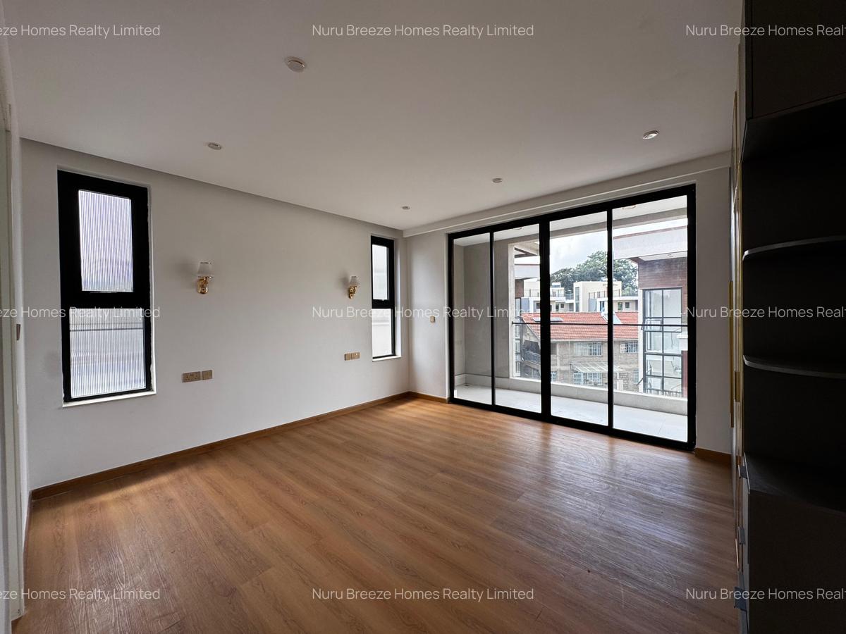 5 Bed Townhouse with En Suite in Lavington - 12