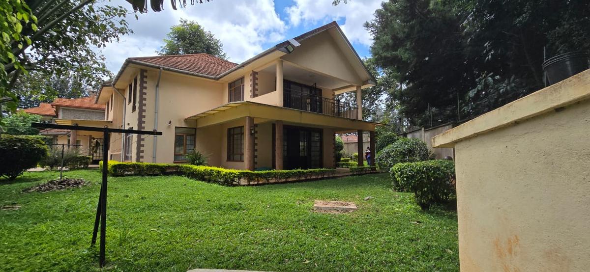 5 Bed House with En Suite in Runda - 2