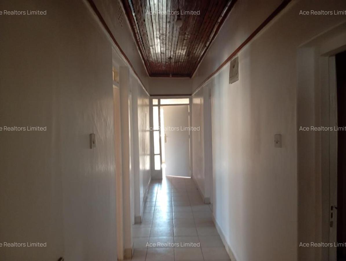 5 Bed House with En Suite at Mountain View Lane - 5