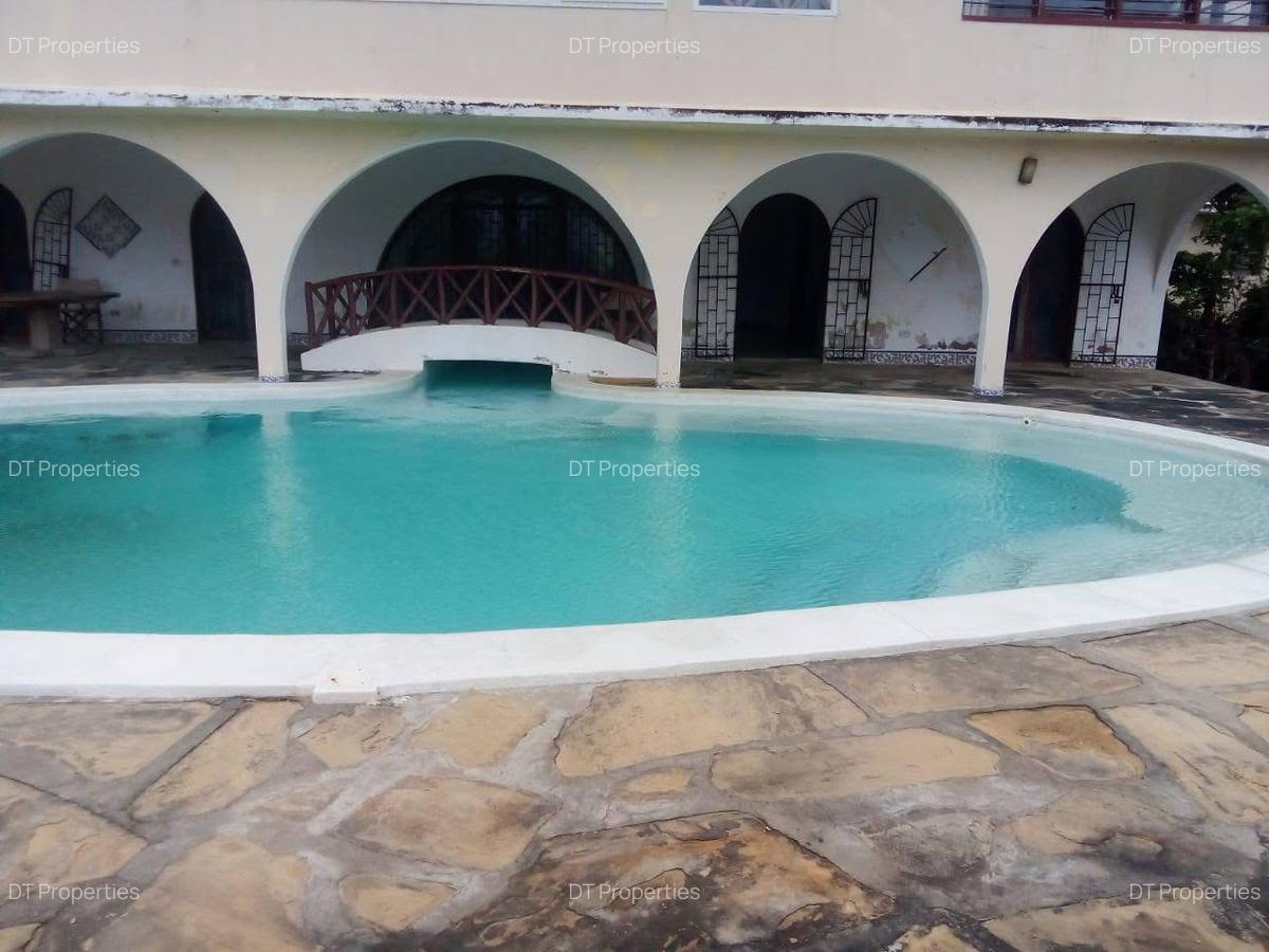 4 Bed House with En Suite at Watamu - 3